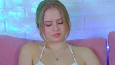 SelinSwarovski online show from October 8, 2025, 5:43 pm