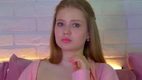 SelinSwarovski online show from February 8, 2026, 5:38 pm