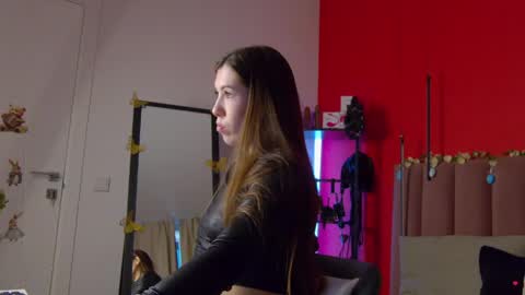 Nicole online show from April 6, 2026, 1:47 am