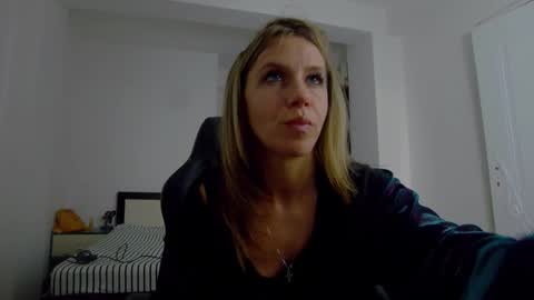 sellena_angel online show from November 22, 2025, 10:03 am