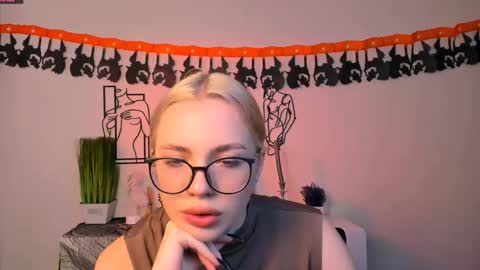 Snapshot of sendi_cais chatting on November 3, 2025, 5:52 am Sendi online show from November 3, 2025, 5:52 am