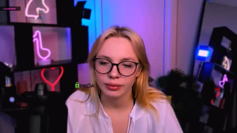 Snapshot of sendi_cais chatting on November 26, 2025, 12:17 pm Sendi online show from November 26, 2025, 12:17 pm