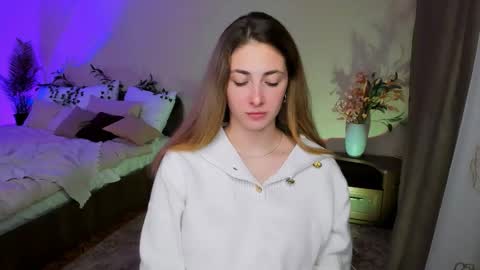 sensitiveheartt online show from September 8, 2025, 8:08 pm