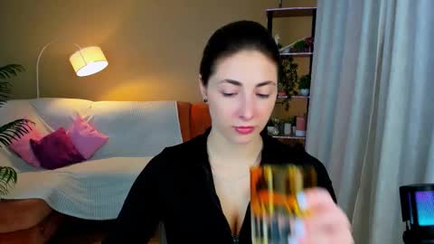 sensitiveheartt online show from October 1, 2025, 7:31 pm