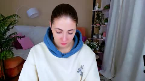 sensitiveheartt online show from October 5, 2025, 4:16 pm