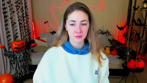 sensitiveheartt online show from October 24, 2025, 8:16 pm