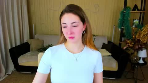 sensitiveheartt online show from December 4, 2025, 7:44 pm