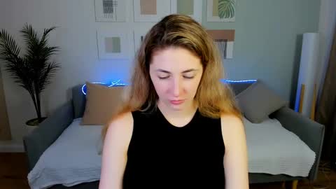 sensitiveheartt online show from April 19, 2026, 7:16 pm