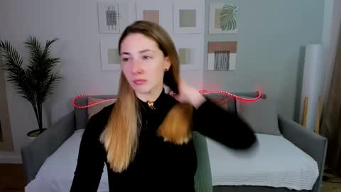 sensitiveheartt online show from April 21, 2026, 4:23 pm