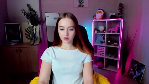 Snapshot of sensual_amy_ chatting on February 19, 2026, 8:32 am Emily online show from February 19, 2026, 8:32 am