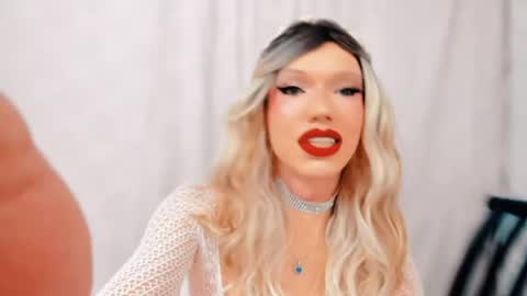 Snapshot of sensual_miss_mia chatting on May 1, 2026, 12:04 am Mia online show from May 1, 2026, 12:04 am