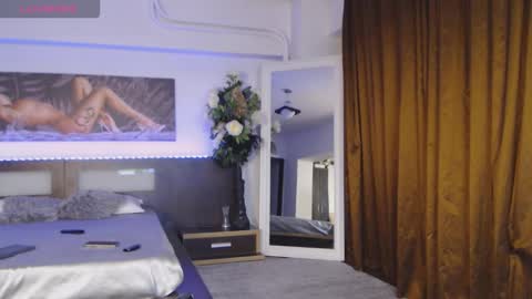 Snapshot of sensualhallie chatting on October 17, 2025, 3:58 pm Hallie online show from October 17, 2025, 3:58 pm