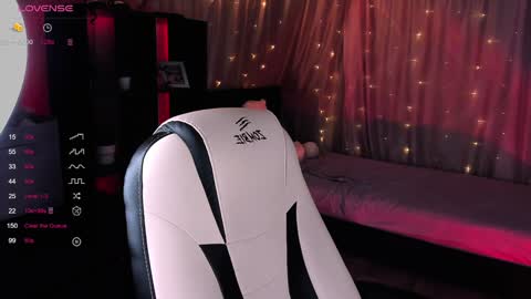 Kiki online show from February 8, 2025, 6:33 pm