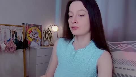 Snapshot of sensuallucy233 chatting on June 1, 2026, 9:44 am sensuallucy233 online show from June 1, 2026, 9:44 am