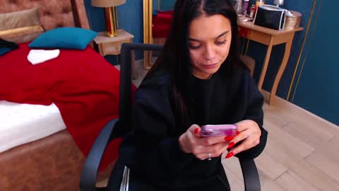 Snapshot of serena_mendez chatting on January 8, 2025, 12:26 pm Serena online show from January 8, 2025, 12:26 pm