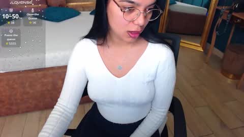 Snapshot of serena_mendez chatting on October 6, 2025, 3:04 am Serena online show from October 6, 2025, 3:04 am