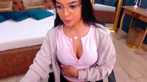 Snapshot of serena_mendez chatting on October 23, 2025, 9:52 am Serena online show from October 23, 2025, 9:52 am