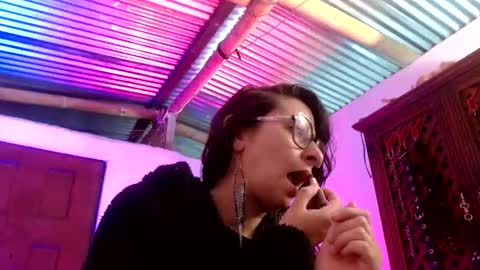 Serena Xyz online show from December 16, 2025, 7:19 pm