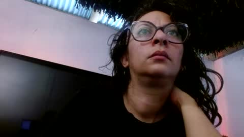 Snapshot of serena_xyz chatting on June 10, 2026, 2:27 pm Serena Xyz online show from June 10, 2026, 2:27 pm