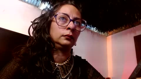 Snapshot of serena_xyz chatting on June 11, 2026, 6:17 pm Serena Xyz online show from June 11, 2026, 6:17 pm
