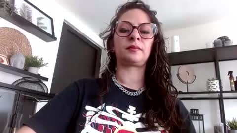 Snapshot of serena_xyz chatting on July 3, 2026, 5:30 pm Serena Xyz online show from July 3, 2026, 5:30 pm