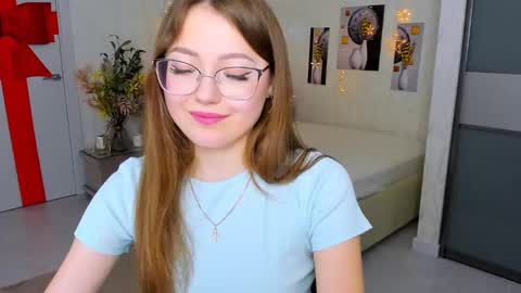 Ophelia online show from February 10, 2025, 4:14 pm