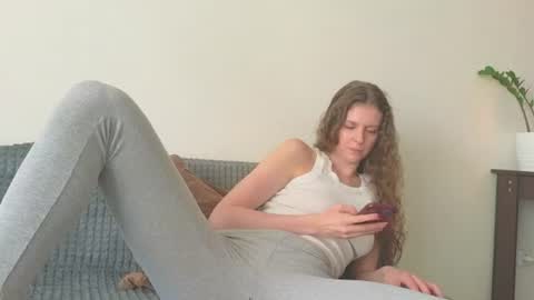 Snapshot of sereta_fin chatting on July 27, 2026, 11:06 am Hey Guys and Girls non-binary personalities Im Sereta online show from July 27, 2026, 11:06 am