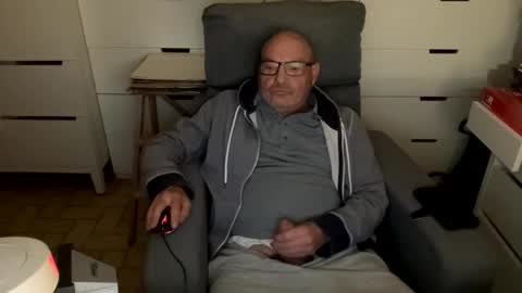 serge8413 online show from December 30, 2024, 9:08 pm