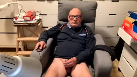 serge8413 online show from January 5, 2025, 10:08 pm