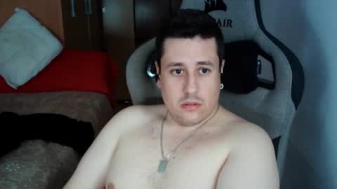 Snapshot of sergio95n chatting on February 9, 2025, 3:23 pm Pollos online show from February 9, 2025, 3:23 pm