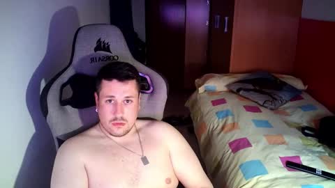 Snapshot of sergio95n chatting on March 19, 2026, 5:17 pm Pollos online show from March 19, 2026, 5:17 pm