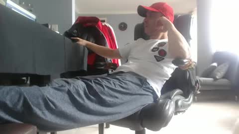 hetero serio discreto online show from January 19, 2025, 3:53 pm