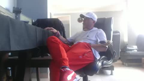 hetero serio discreto online show from January 29, 2025, 7:00 pm