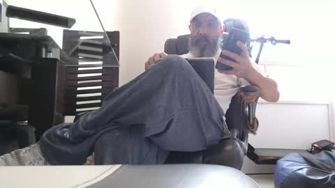 hetero serio discreto online show from October 6, 2025, 7:22 pm