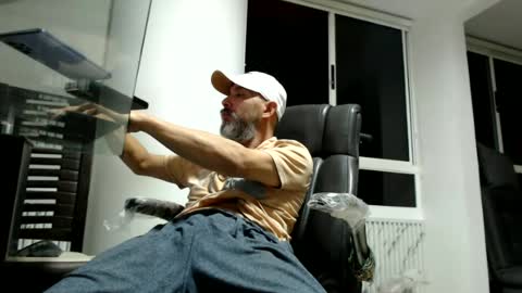 hetero serio discreto online show from June 21, 2026, 12:02 am