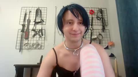 Servile Sarah online show from April 28, 2026, 10:37 pm