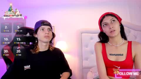 Snapshot of sett_and_gwen chatting on December 12, 2024, 8:43 pm sett_and_gwen online show from December 12, 2024, 8:43 pm