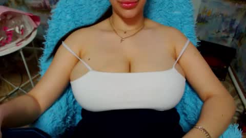 seu_cute online show from November 24, 2025, 6:02 am