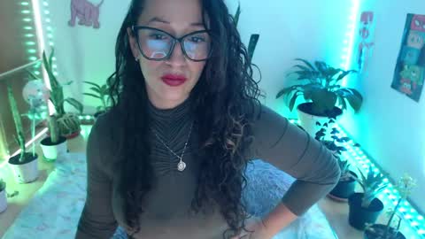 Snapshot of seuctive_woman57 chatting on May 21, 2026, 2:18 am samy online show from May 21, 2026, 2:18 am