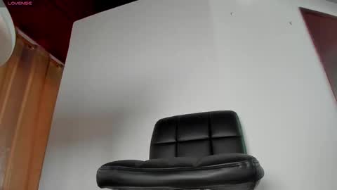 brithany  online show from November 22, 2025, 4:39 pm