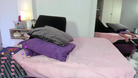 Snapshot of sexirose_19 chatting on January 23, 2025, 8:24 pm Rosa online show from January 23, 2025, 8:24 pm