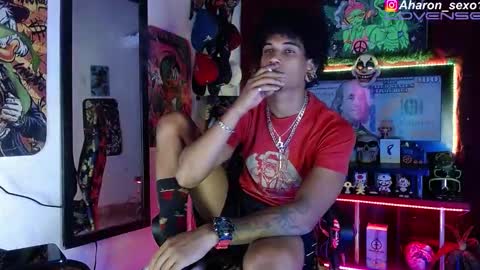 Aharon  ravelo online show from September 9, 2025, 2:22 am