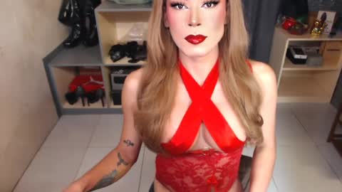 Snapshot of sexqueenjulianna chatting on July 3, 2026, 12:06 am Miss J online show from July 3, 2026, 12:06 am