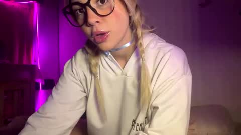 Snapshot of sexsummerr chatting on May 18, 2026, 2:51 am HI Privates are OPEN online show from May 18, 2026, 2:51 am