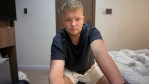 Snapshot of sexual_sbotage chatting on May 28, 2026, 3:31 pm Max Leman online show from May 28, 2026, 3:31 pm