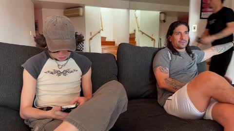 Andrea online show from December 1, 2025, 8:25 pm