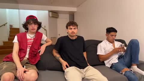 Andrea online show from April 18, 2026, 8:42 pm