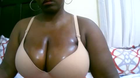 sexxi_ebony online show from October 1, 2025, 7:53 pm