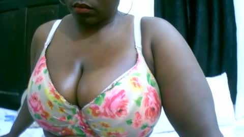 sexxi_ebony online show from October 5, 2025, 6:28 pm