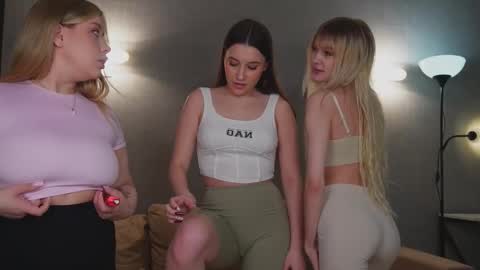 Hannah Monica Annie Andrea Eva Lina online show from March 6, 2025, 8:19 am